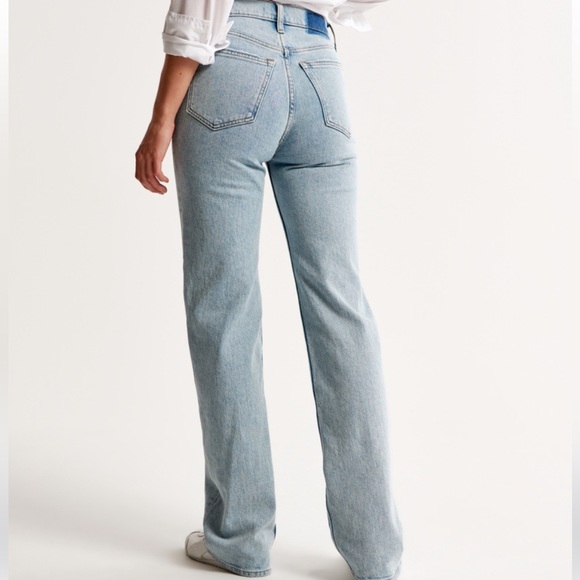 Abercrombie and Fitch 90s Relaxed Jean High-Rise - Picture 2 of 7